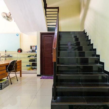 Reddoorz Syariah @ Ketintang Surabaya Hotel Exterior photo