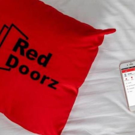 Reddoorz Syariah @ Ketintang Surabaya Hotel Exterior photo