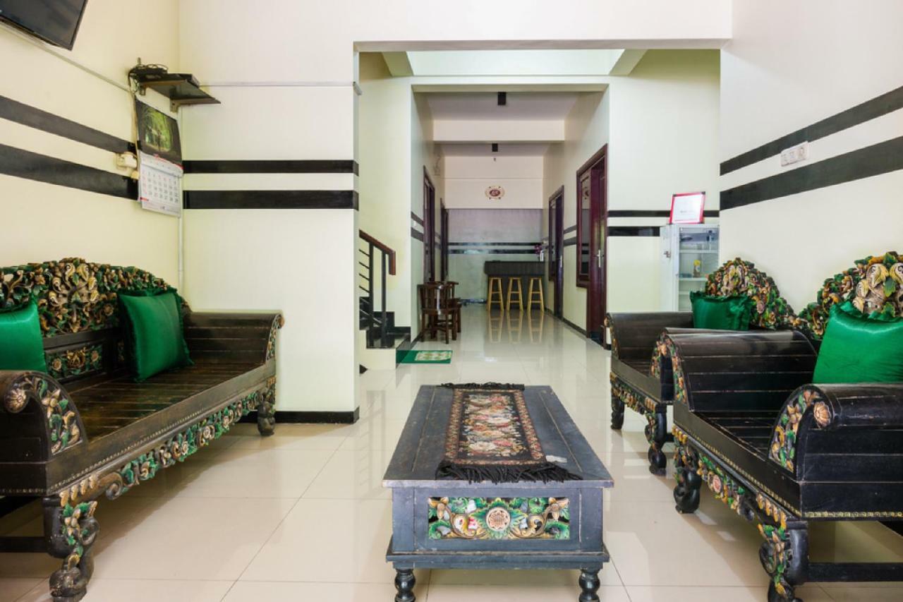 Reddoorz Syariah @ Ketintang Surabaya Hotel Exterior photo